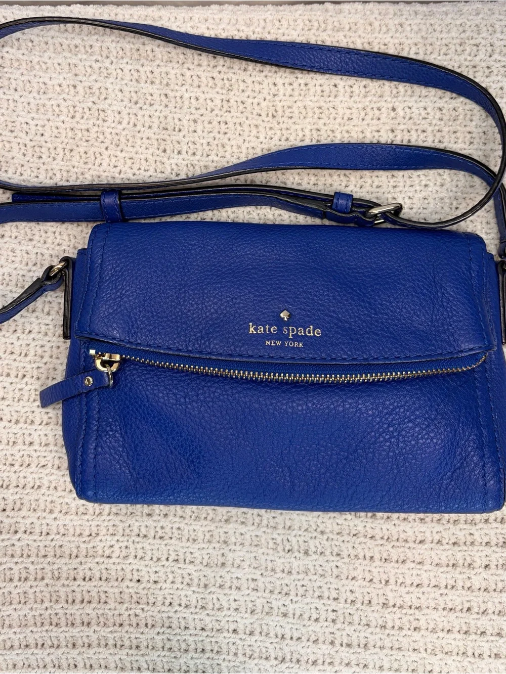 kate spade cobalt blue pebbled leather crossbody bag
